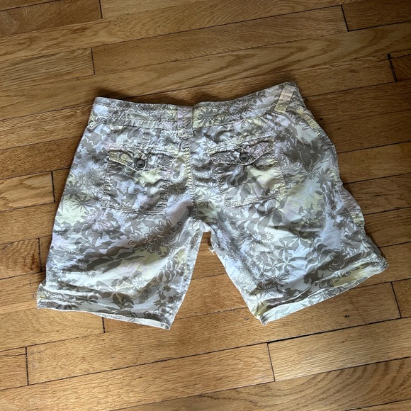 Shorts - Picture 4 of 5